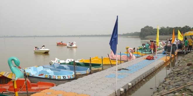 sukhna-lake-chandigarh-boating