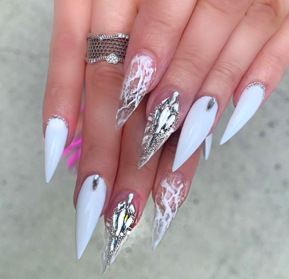 Bombshell Alert! Stiletto Nails Designs to Try This Year